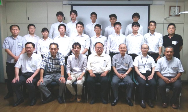 女子大学生集合写真 令和元年度 機械系学生工場見学団歓迎会の報告 | 一般社団法人 明専会